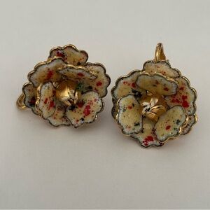 Beautiful enamel vintage floral clip on earrings gold tone with splatter pattern